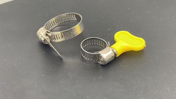 Le fascette stringitube americane su misura, con il tubo flessibile di plastica della maniglia della farfalla hanno galvanizzato i montaggi utilizzati per i tubi di gomma